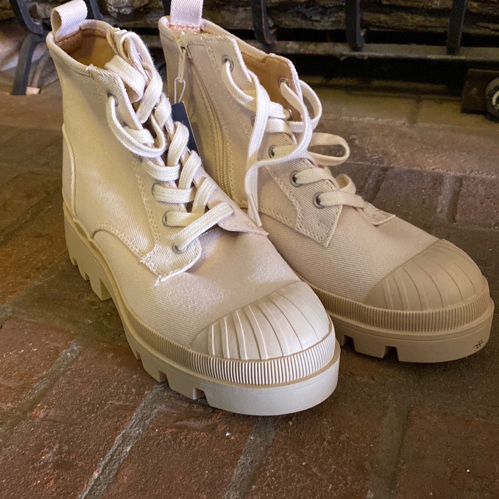 Universal thread booties